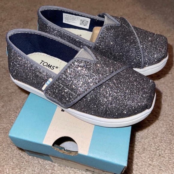 TOMS Pewter Glitter Toddler Girl Shoes size 7 New - Picture 2 of 3